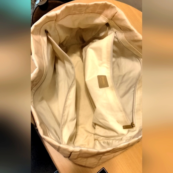 CHANEL Travel Ligne Tote - Picture 13 of 16